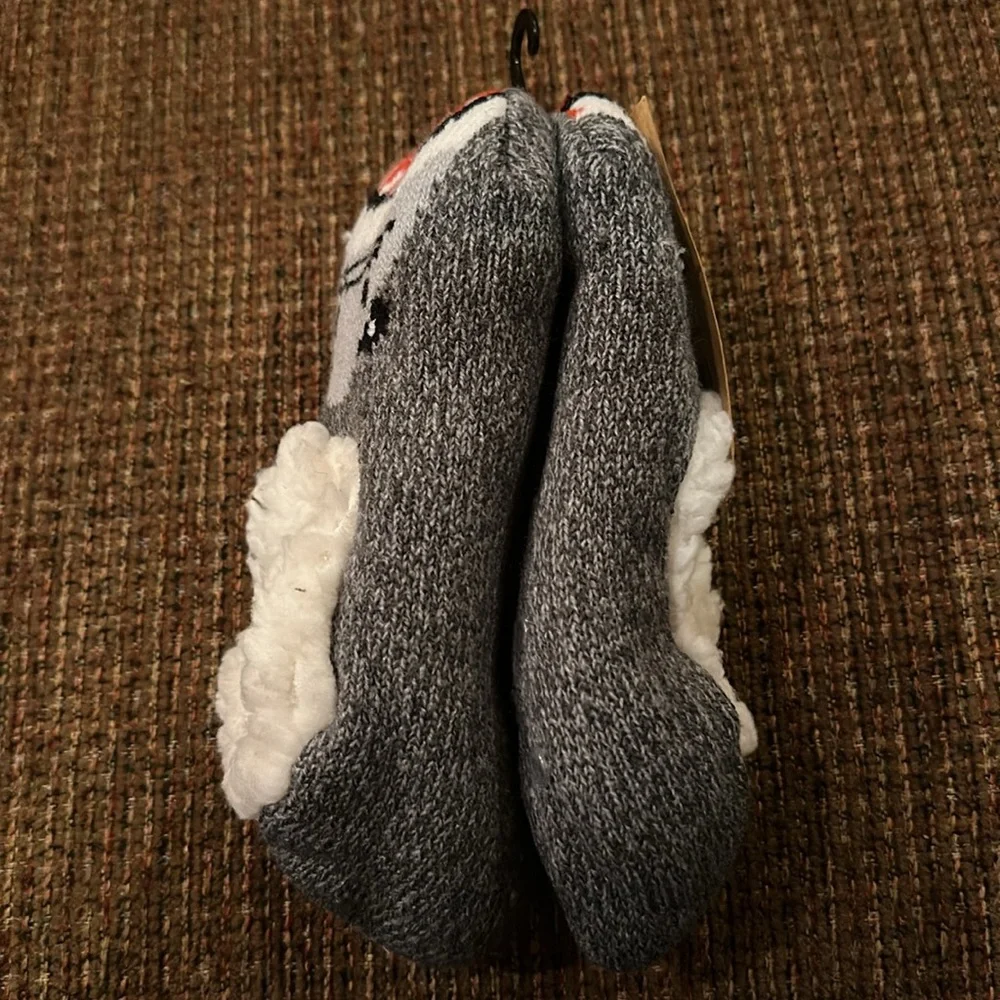 Northeast Outfitters youth Cozy Cabin Shark Aloe Infused Slipper Socks